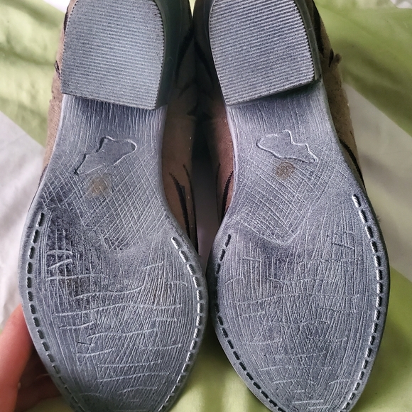 Faux leather booties with rhinestone/embroidery - Picture 3 of 4